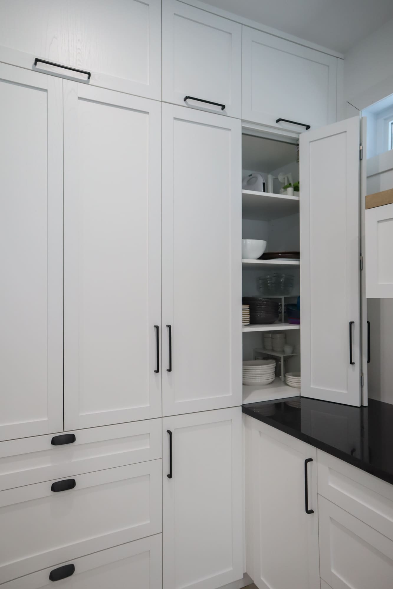 Mélamine 555 orme brossé / Mélamine effet bois K15 / Comptoir granit cambrian poli